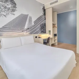 فندق مبيت وإفطار ميلانو سينيزيو غاريبالدي ميلان