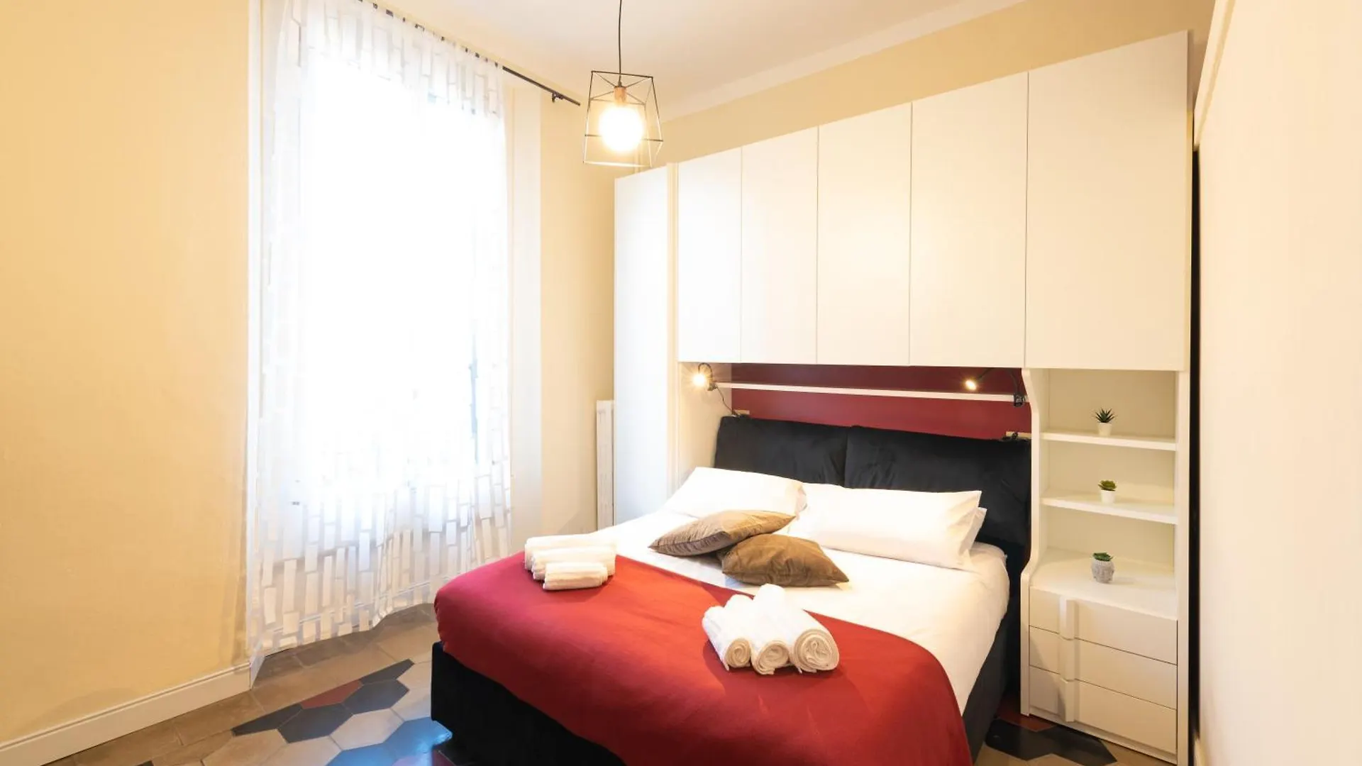 10' Duomo & Central Station Large Apartment Milan Italy